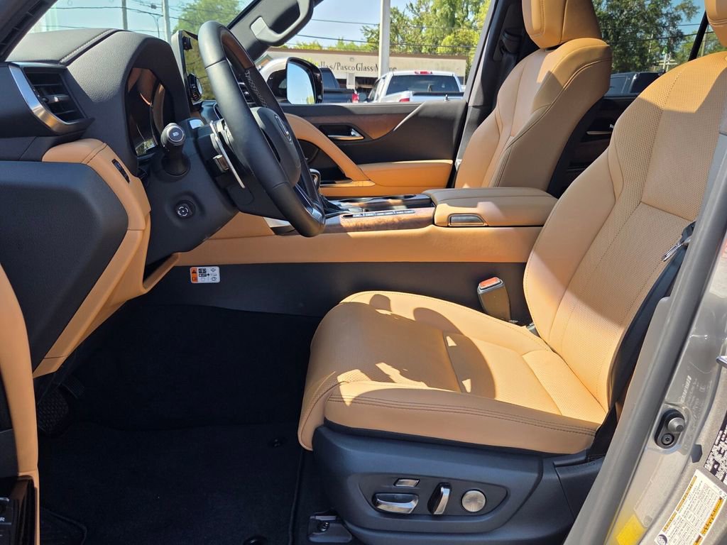 Used 2026 Lexus LX 600 4WD w/ Luxury Package image 10