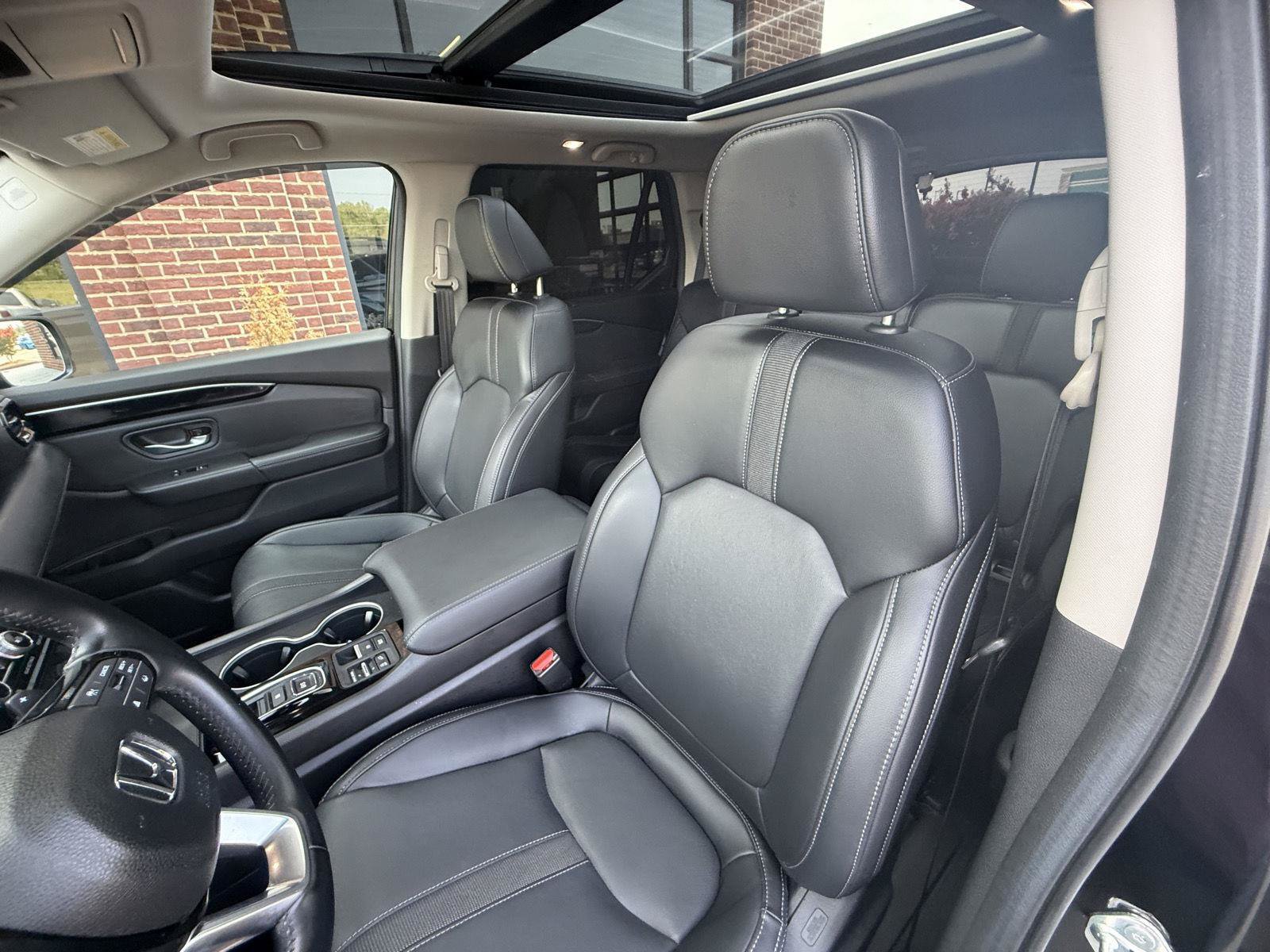Used 2024 Honda Pilot Touring image 10