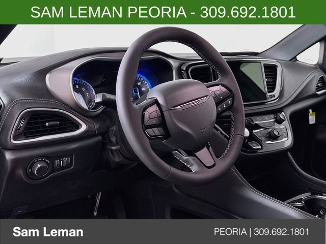 New 2027 Chrysler Pacifica Limited FWD image 9