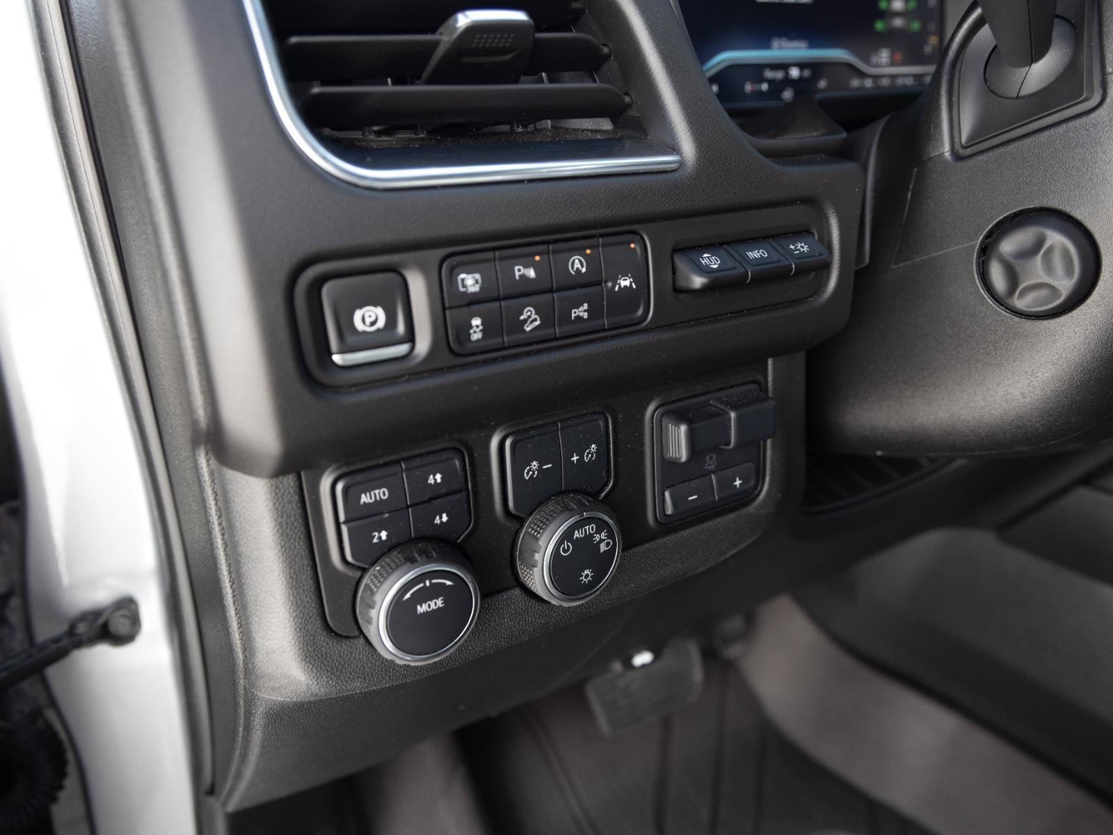 Used 2024 Chevrolet Tahoe High Country w/ Advanced Technology Package AWD/4WD image 14
