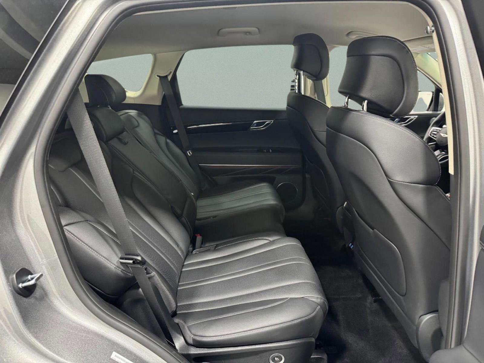 Used 2025 Genesis GV80 2.5T Standard image 10