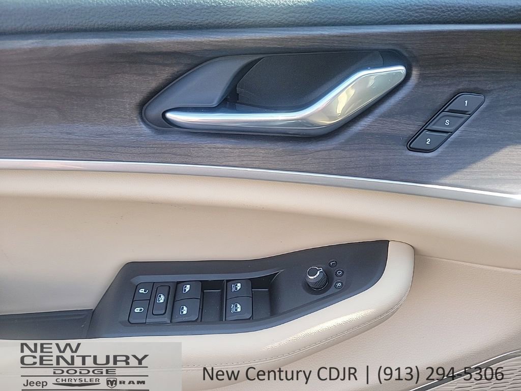 New 2026 Jeep Grand Cherokee Limited w/ Limited Altitude Package AWD/4WD image 9