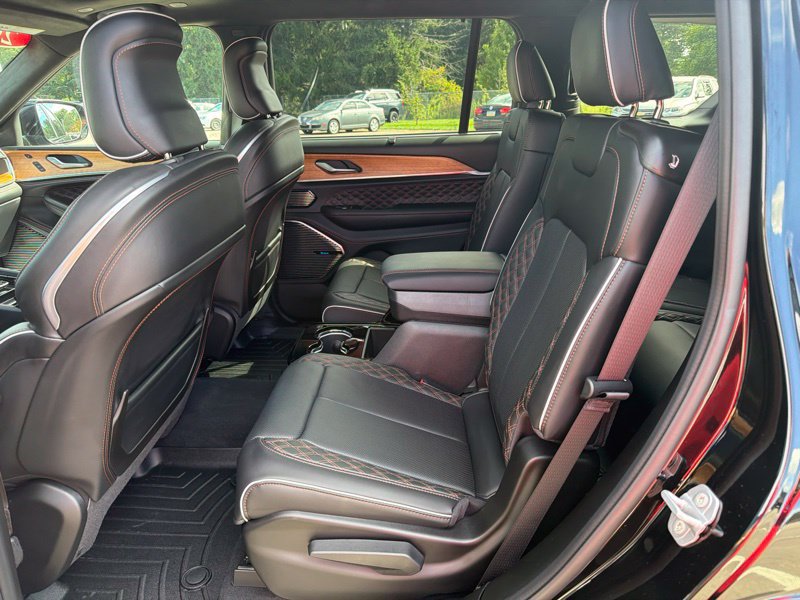 Used 2026 Jeep Grand Cherokee L Summit w/ Advanced Protech Group IV AWD/4WD image 14