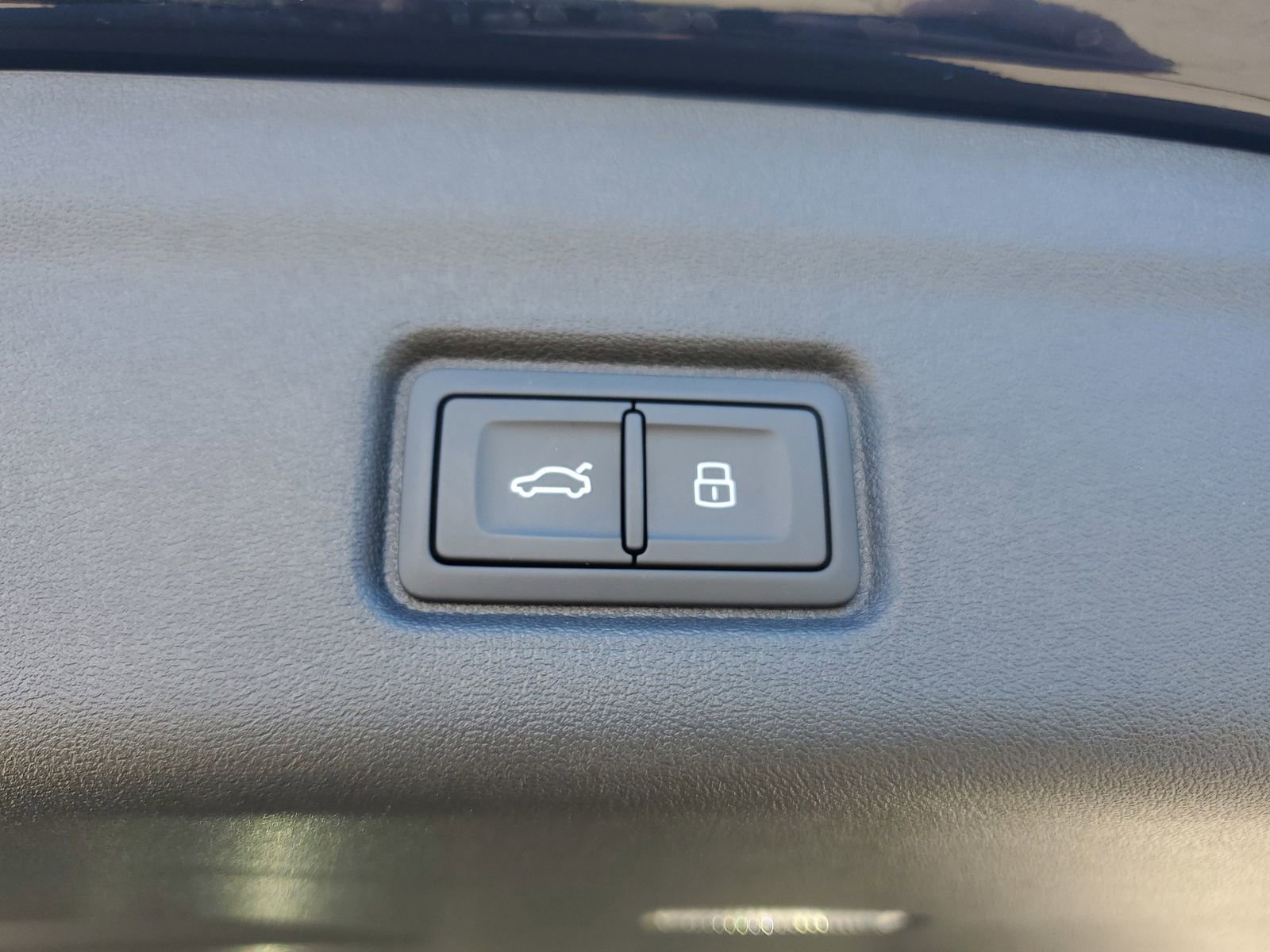 New 2025 Audi SQ6 e-tron Premium Plus image 9