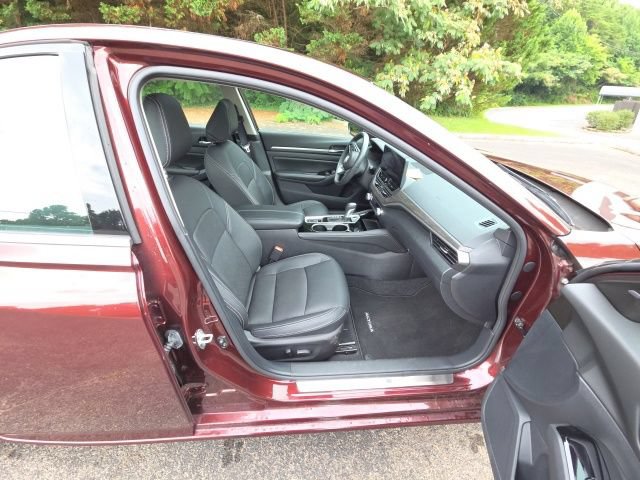 Used 2025 Nissan Altima 2.5 SL FWD image 24