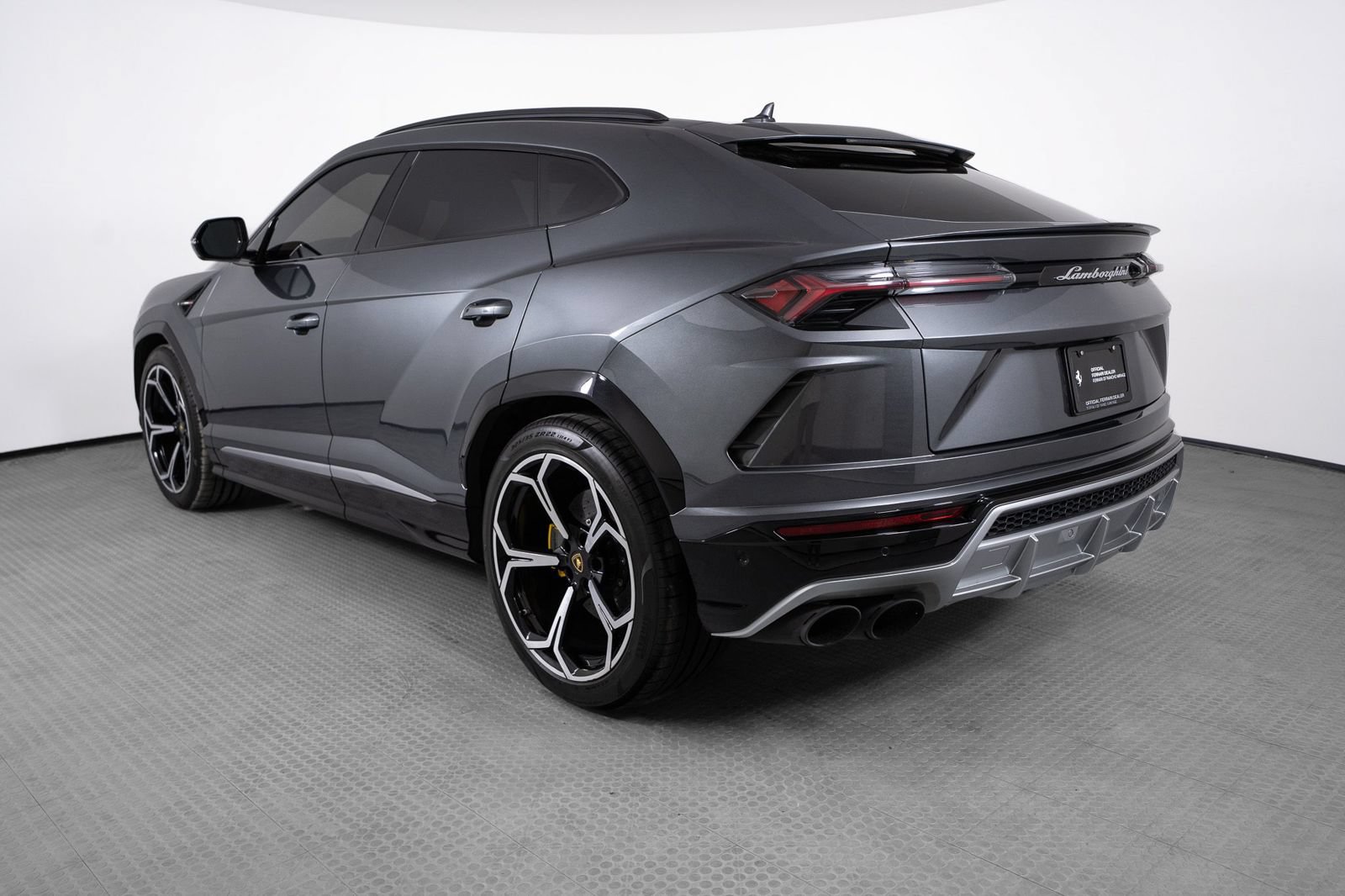 Used 2020 Lamborghini Urus AWD/4WD image 3
