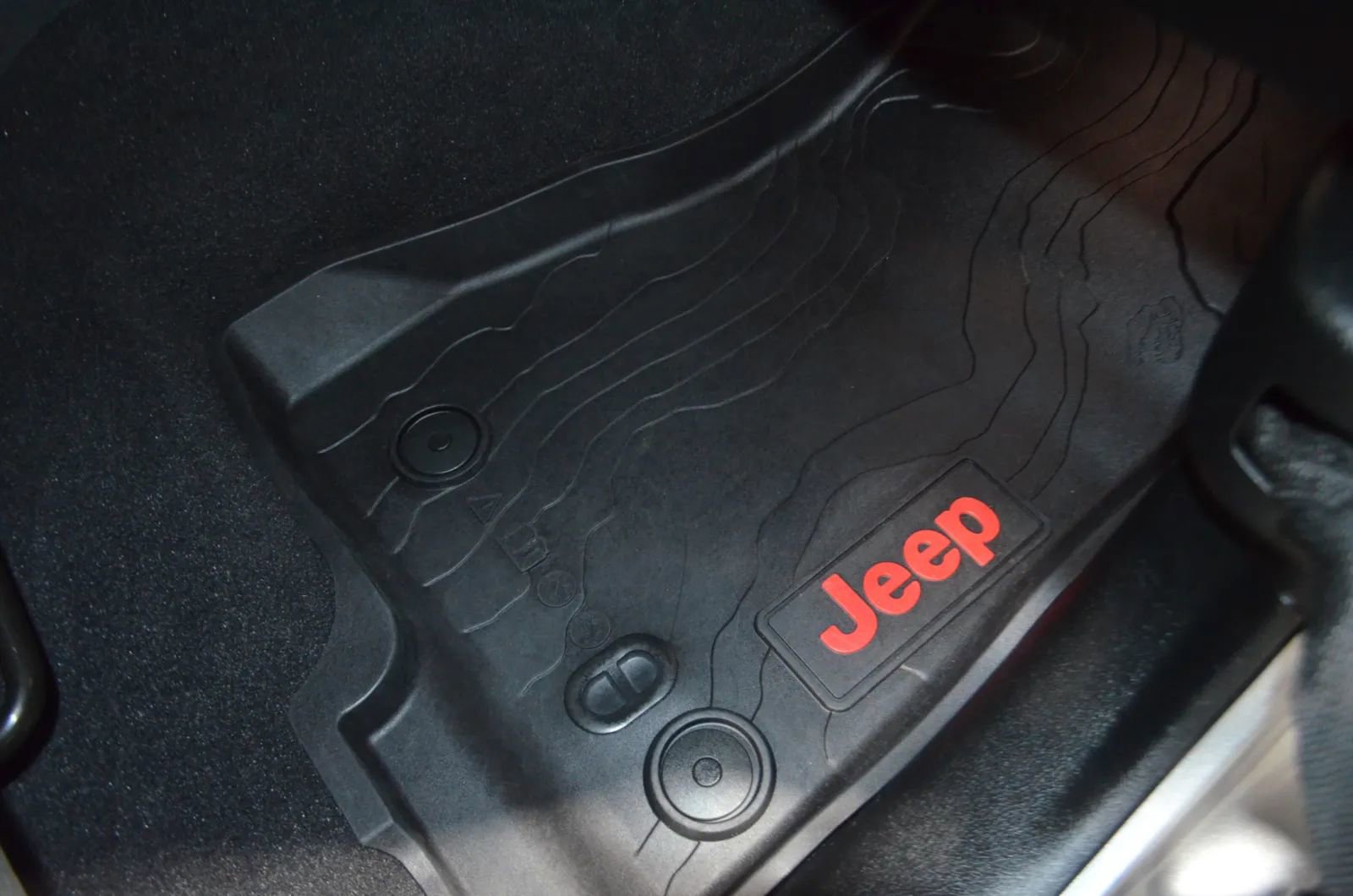 Used 2018 Jeep Wrangler Unlimited Sahara image 25