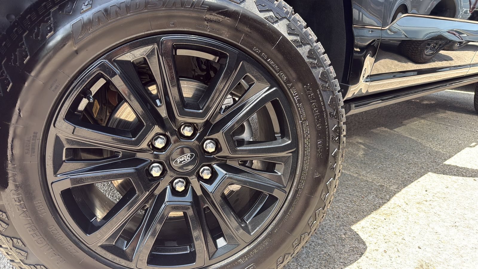 Certified 2024 Ford F150 Platinum w/ FX4 Off-Road Package AWD/4WD image 27