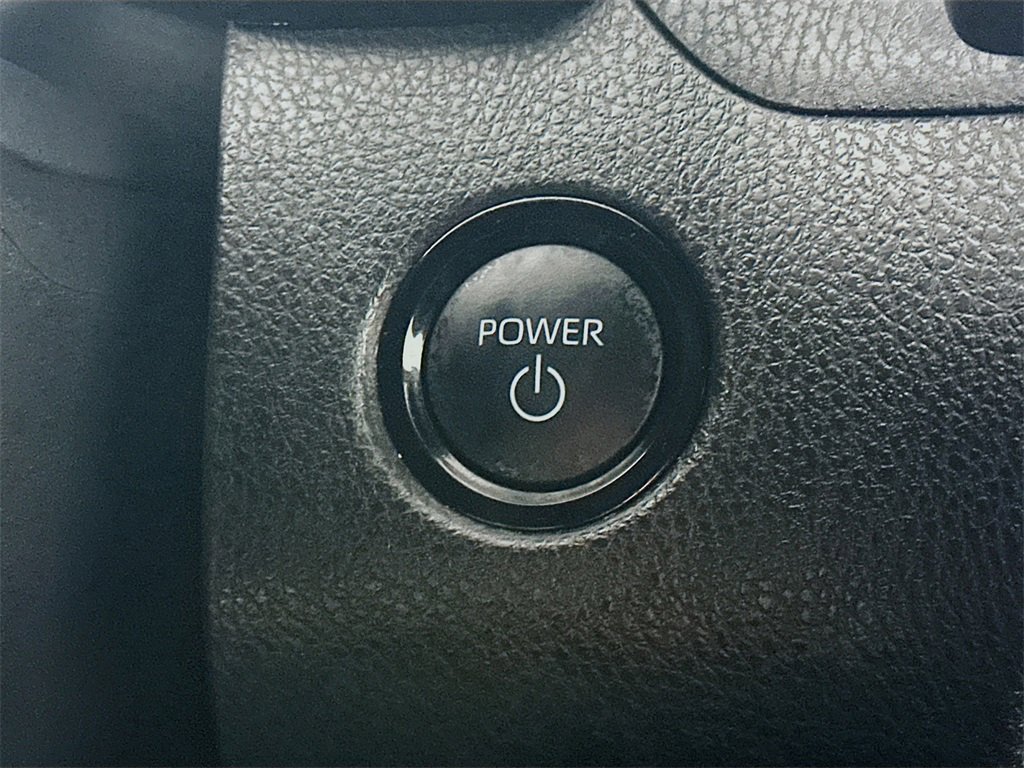 Used 2025 Toyota Camry SE image 27