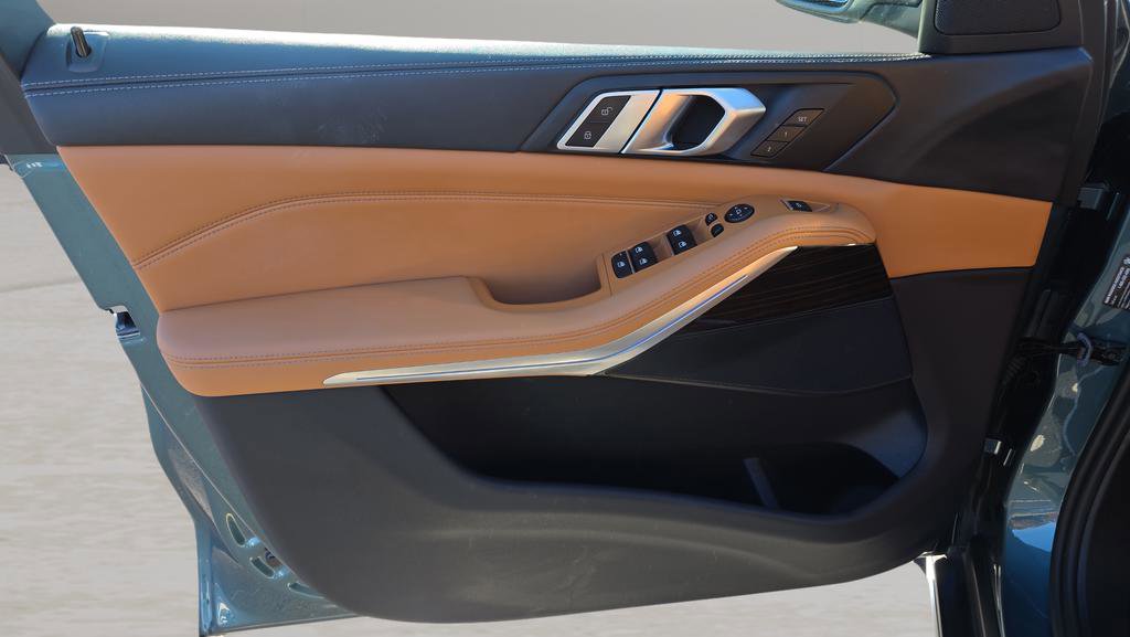 Used 2024 BMW X5 xDrive40i w/ Parking Assistance Package image 31