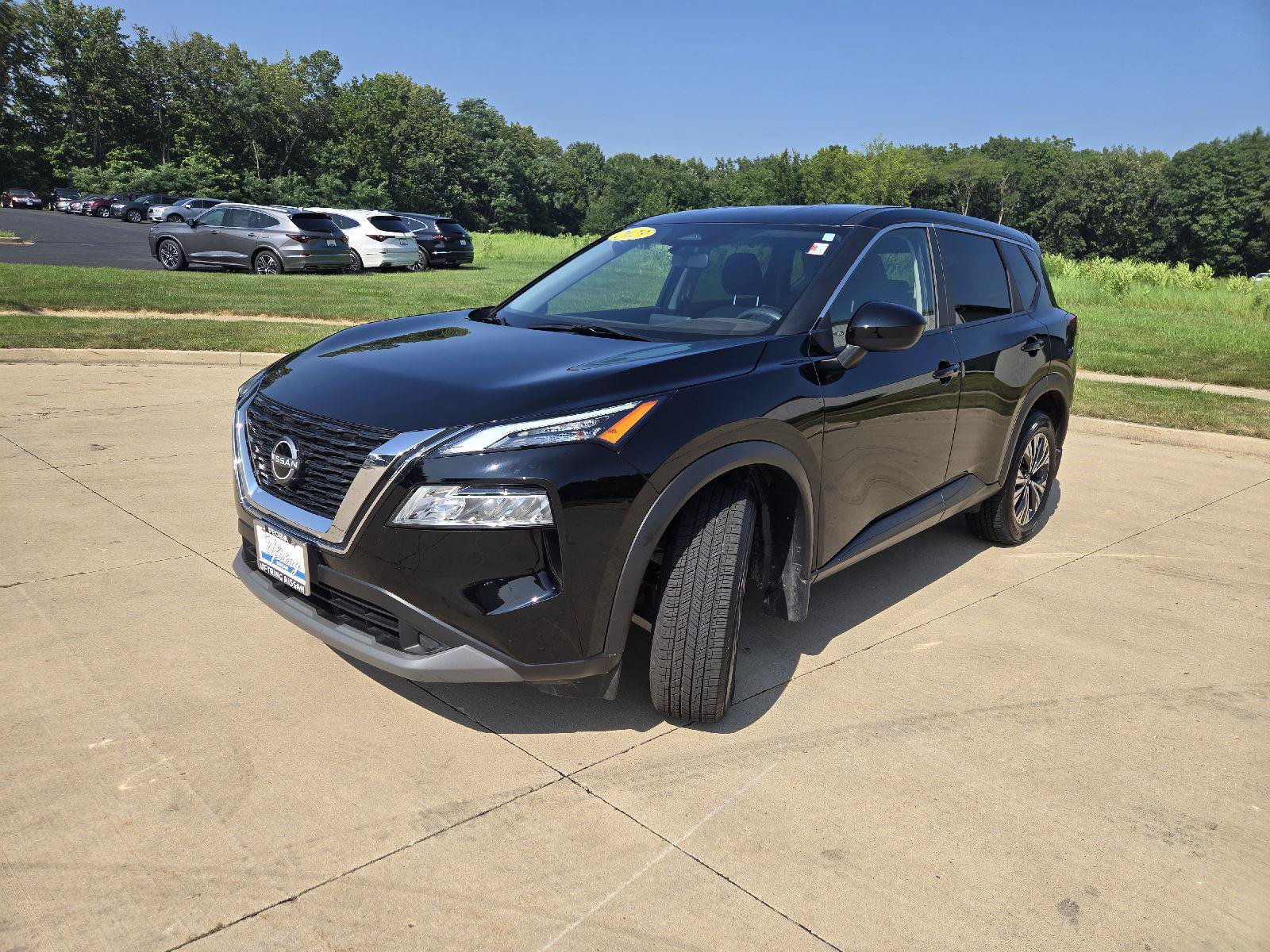 Used 2023 Nissan Rogue SV AWD/4WD image 4