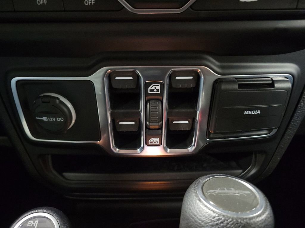 Used 2021 Jeep Gladiator Overland w/ Trailer Tow Package image 16