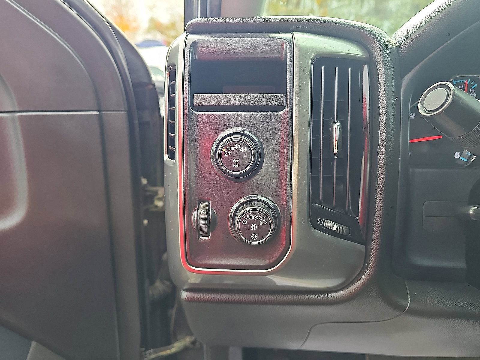 Used 2018 Chevrolet Silverado 1500 LT w/ All Star Edition image 14