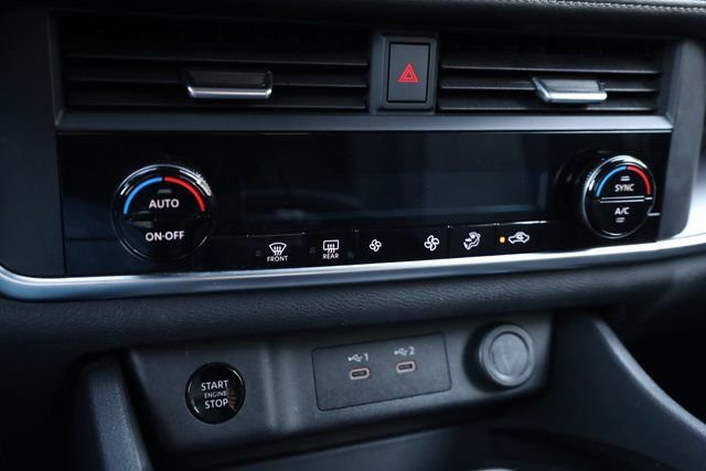 Used 2024 Nissan Rogue SV image 23