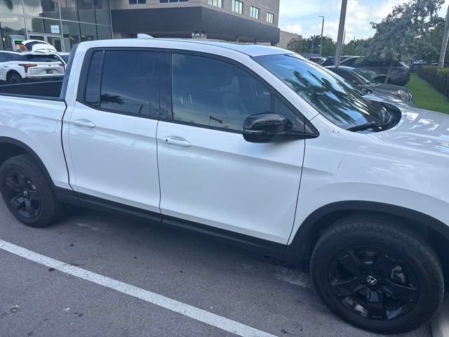 Used 2025 Honda Ridgeline Black Edition image 3
