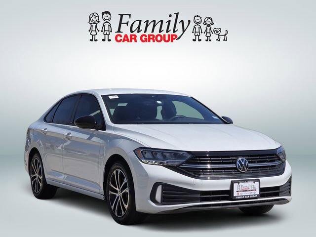 Used 2024 Volkswagen Jetta Sport image 2