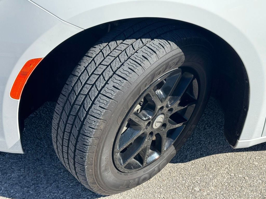 Used 2023 Chrysler Pacifica Touring-L image 39