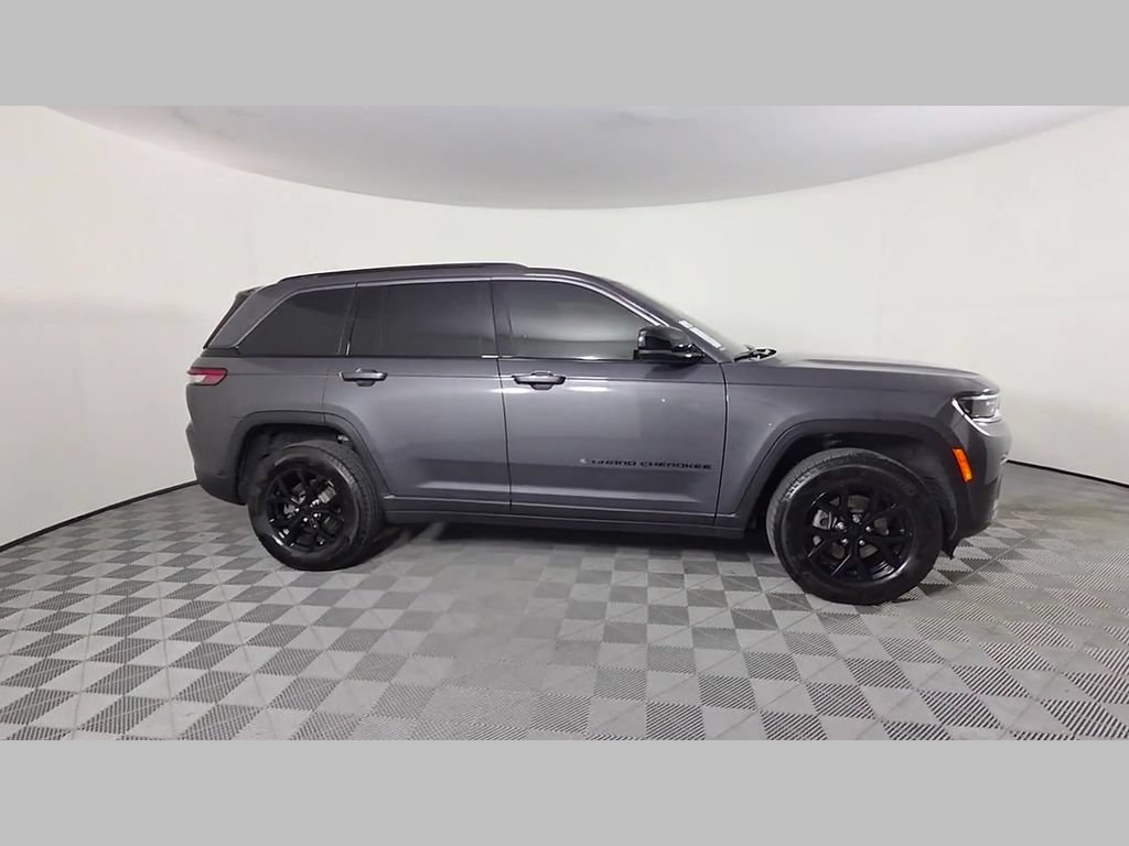 Used 2026 Jeep Grand Cherokee Altitude RWD image 35