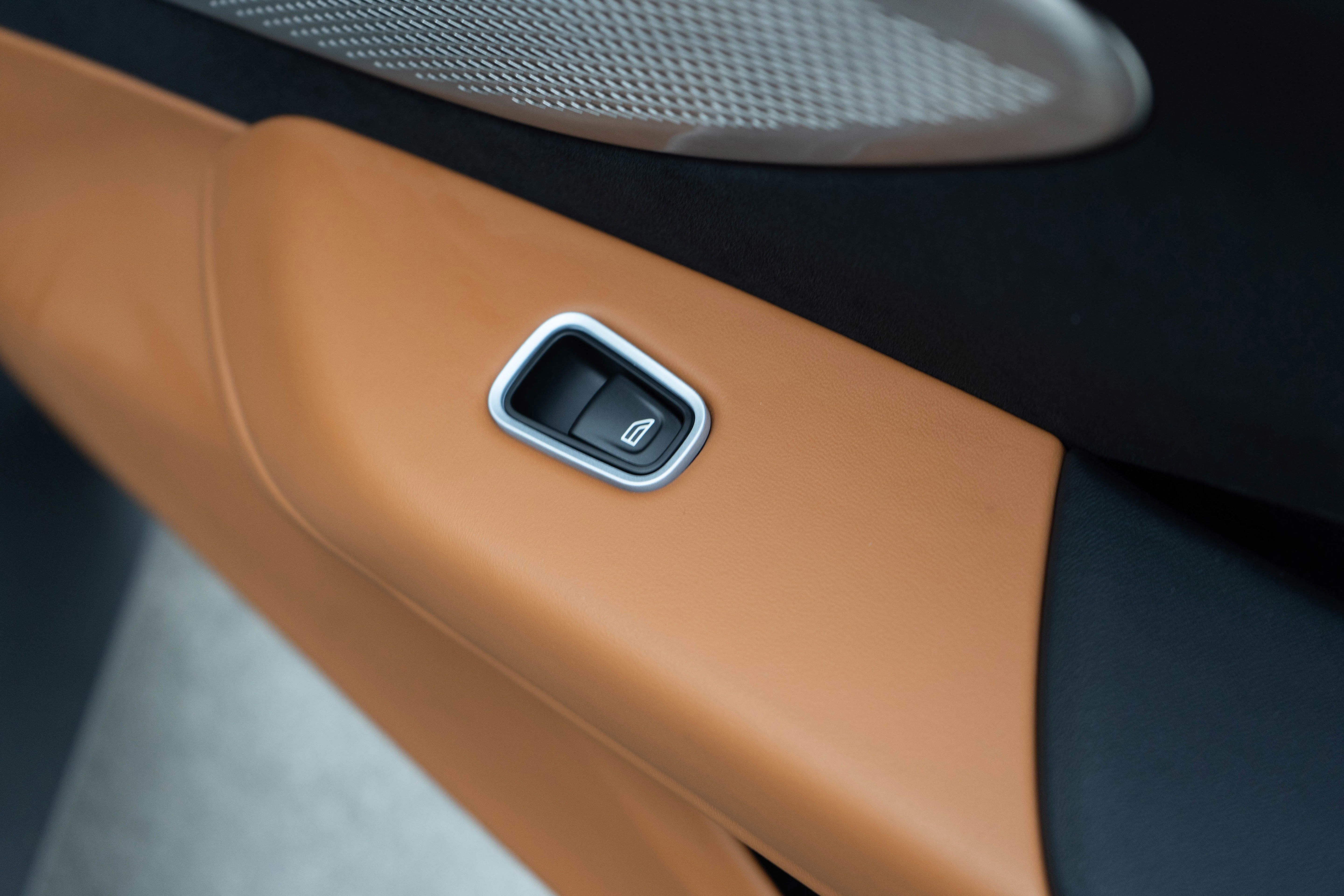 Used 2025 Aston Martin V8 Vantage Coupe image 23