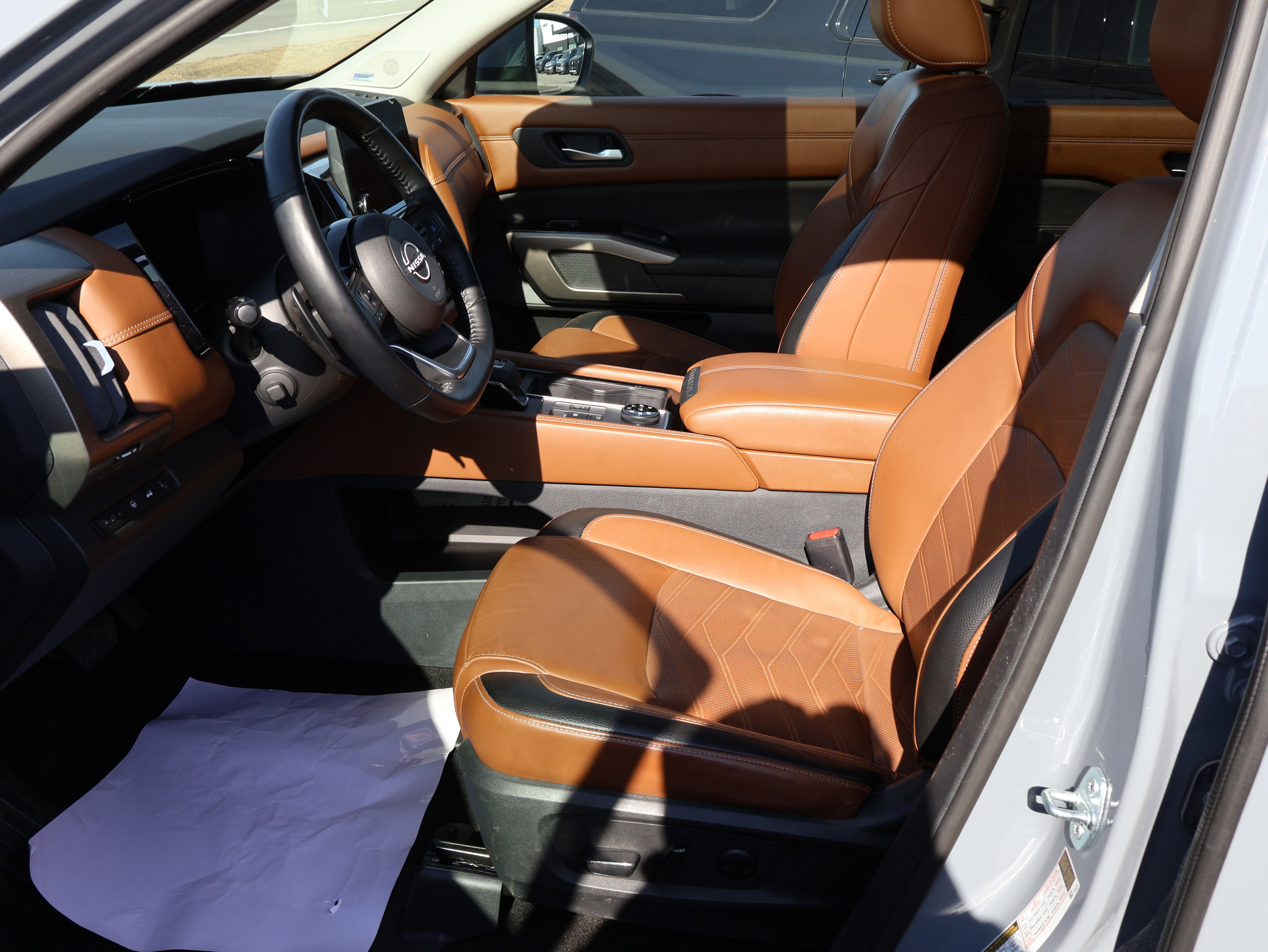 Used 2023 Nissan Pathfinder Platinum w/ Lighting Package (N93) image 41