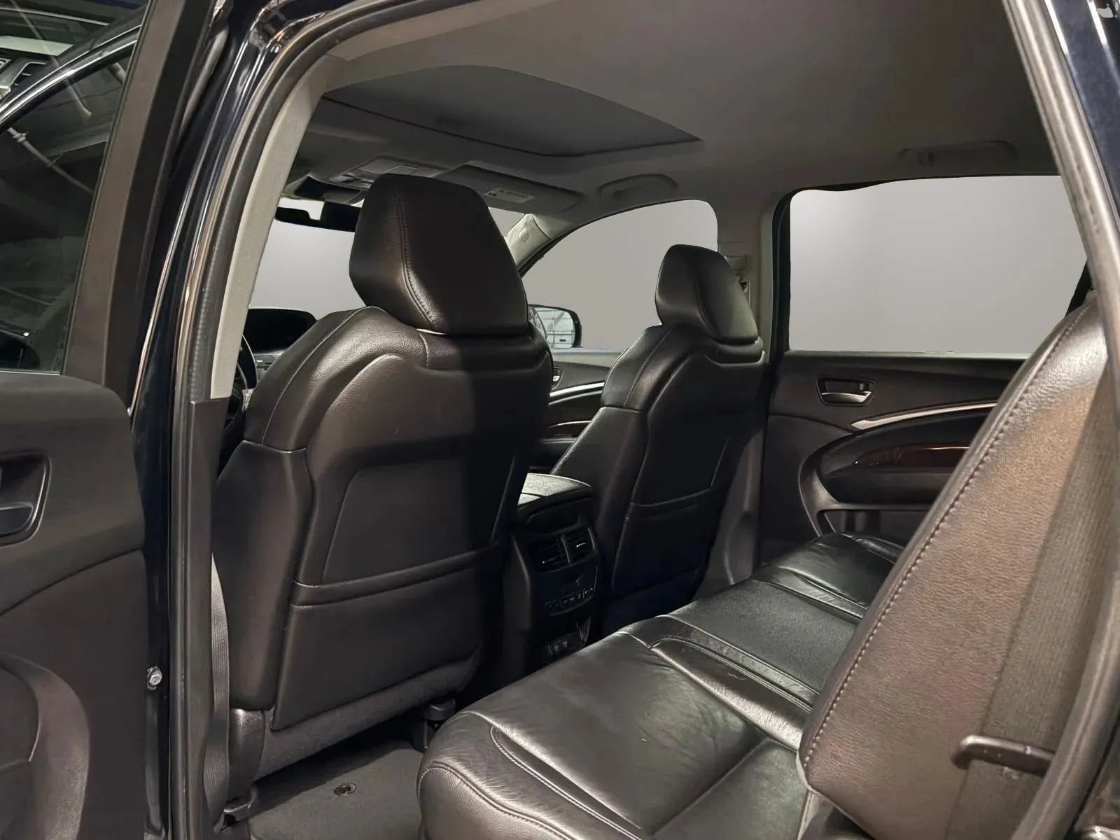 Used 2020 Acura MDX SH-AWD image 24