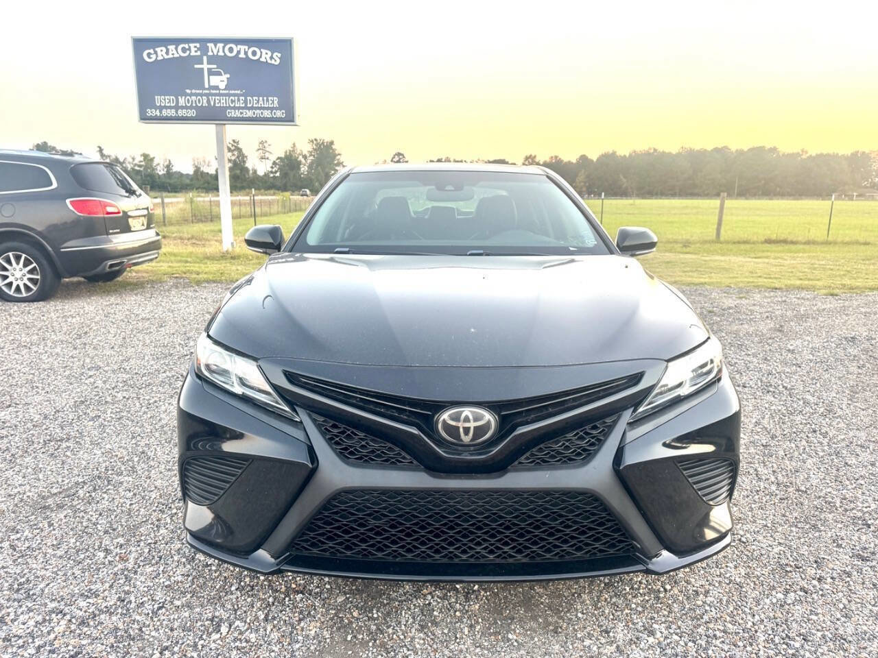 Used 2018 Toyota Camry SE image 5