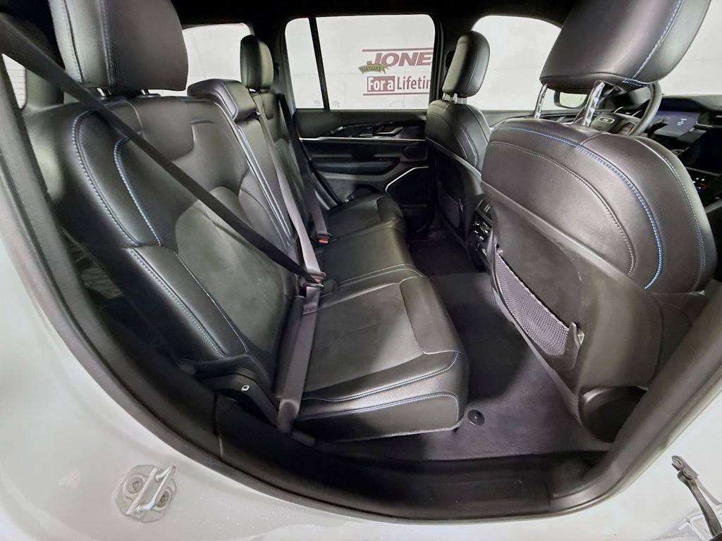 Used 2022 Jeep Grand Cherokee Trailhawk AWD/4WD image 31