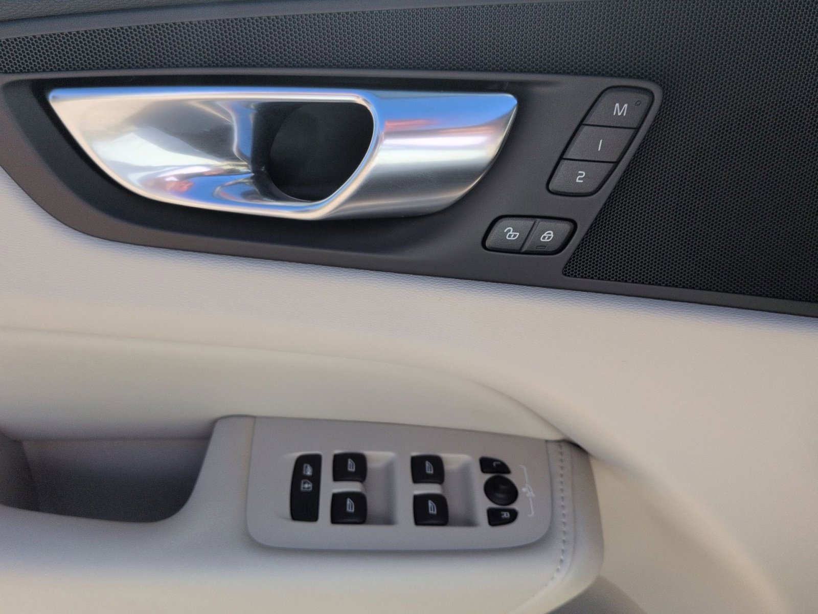 New 2025 Volvo XC60 T8 Plus w/ Protection Package Premier image 15