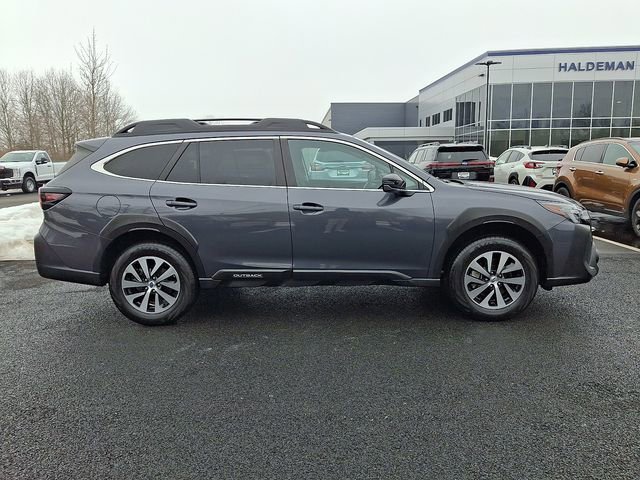 Used 2023 Subaru Outback Premium image 8