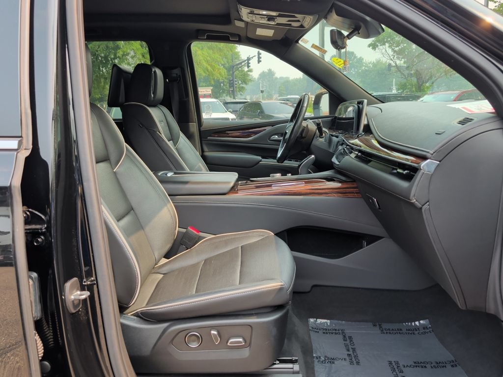 Used 2021 Cadillac Escalade Premium Luxury AWD/4WD image 37