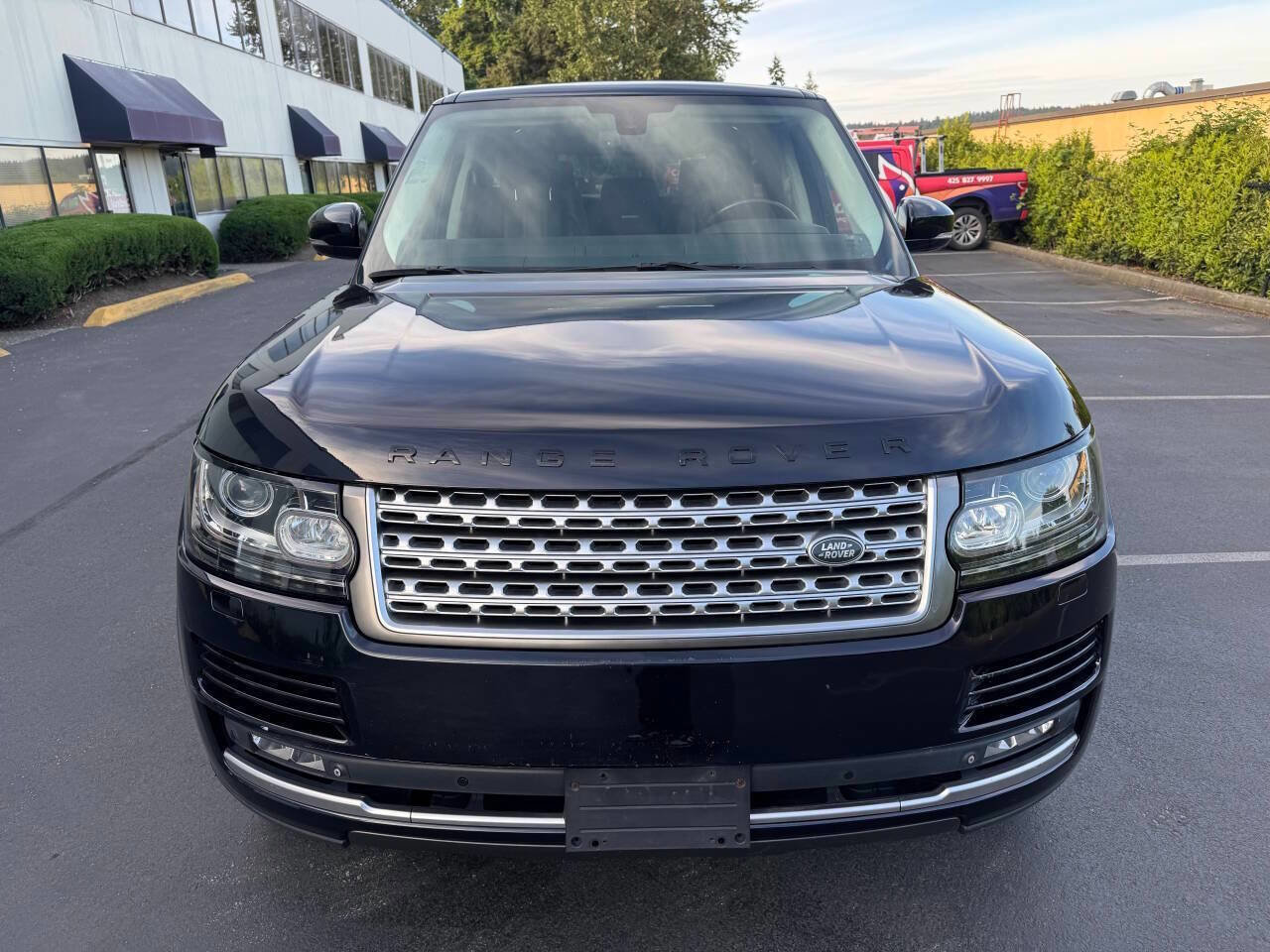 Used 2014 Land Rover Range Rover HSE image 2