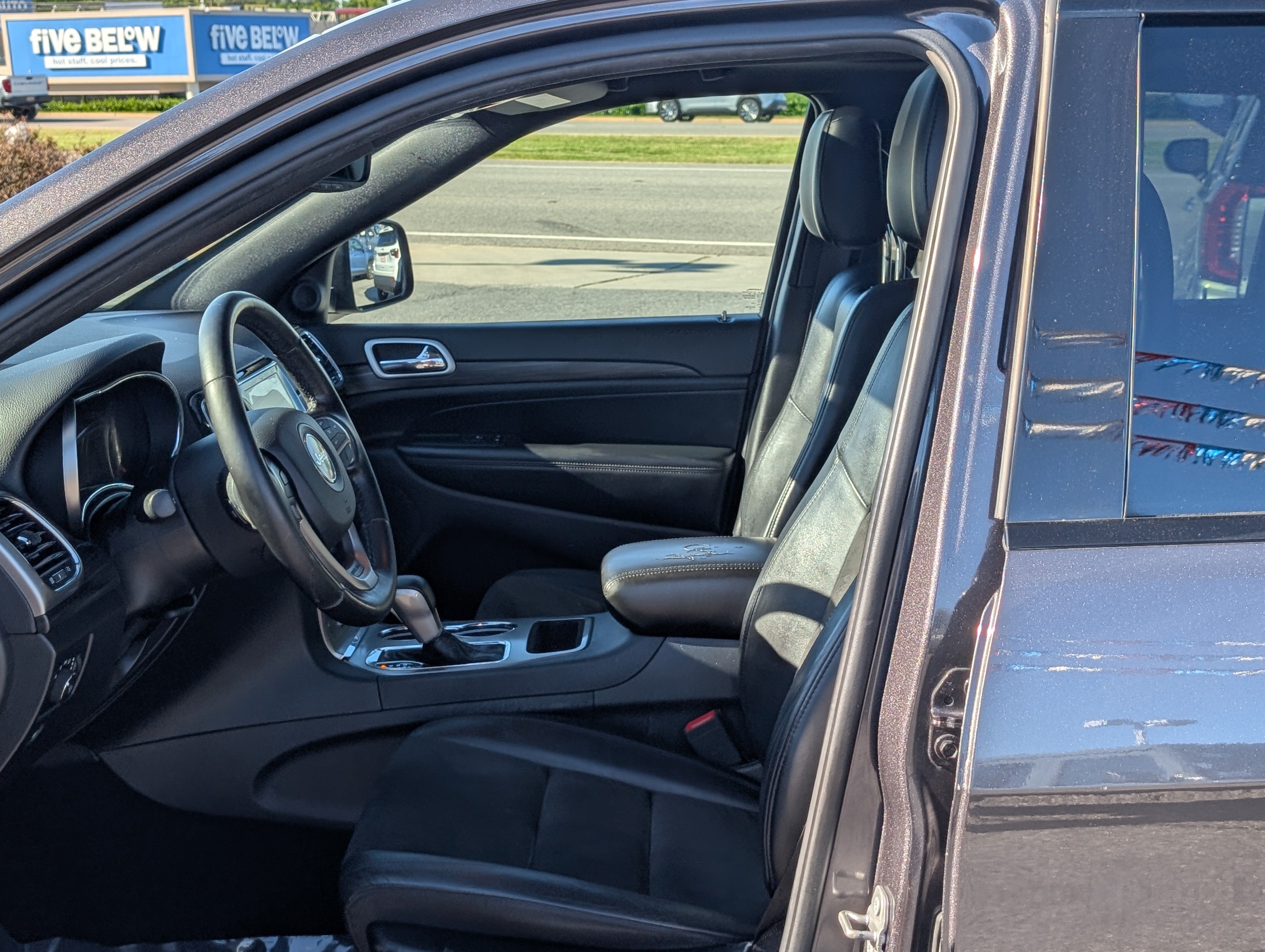 Used 2020 Jeep Grand Cherokee Altitude AWD/4WD image 15