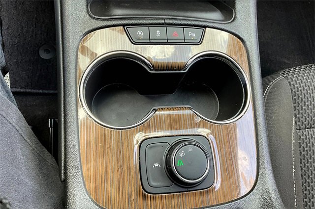 Used 2023 GMC Acadia SLE image 15