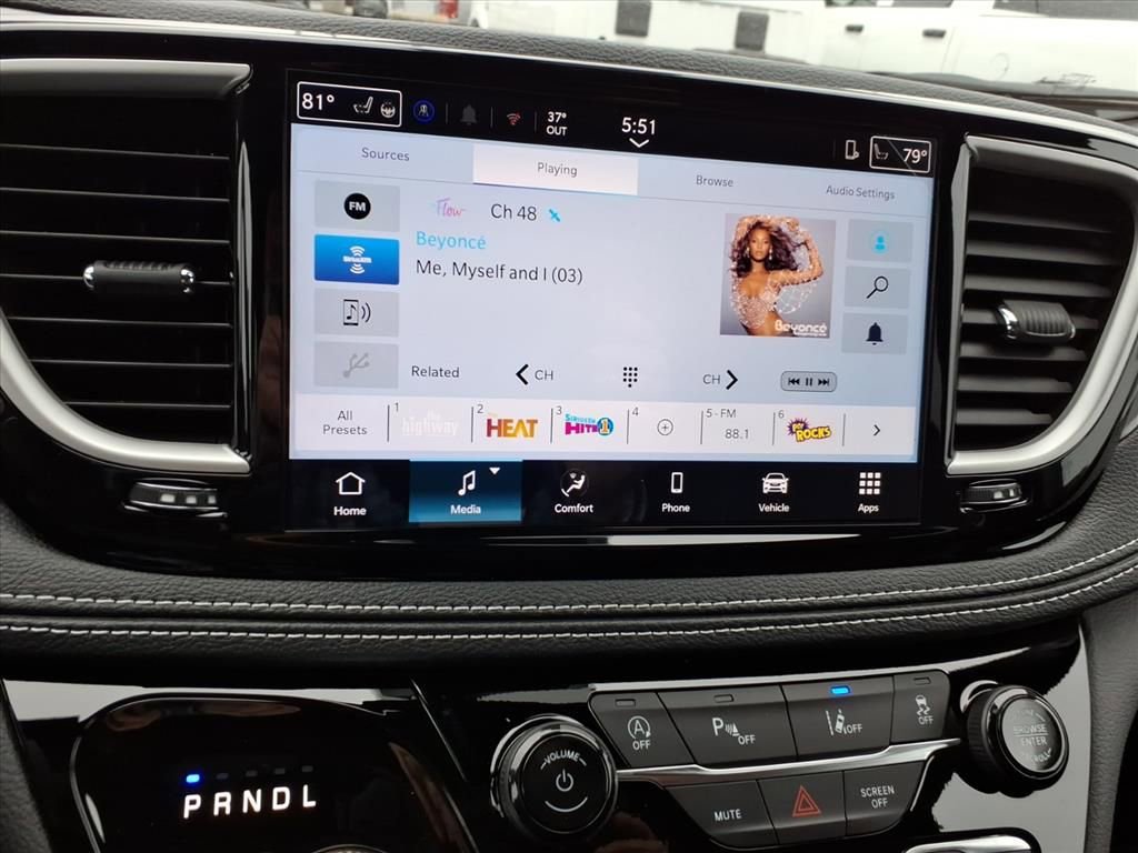 New 2026 Chrysler Pacifica Select image 15