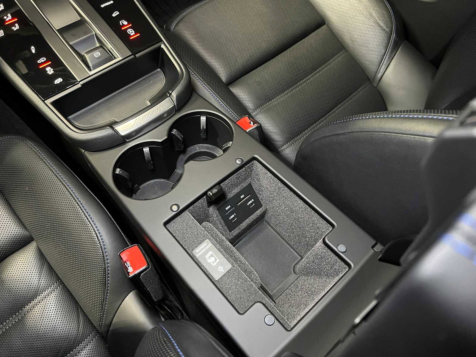 Used 2024 Porsche Macan GTS image 34