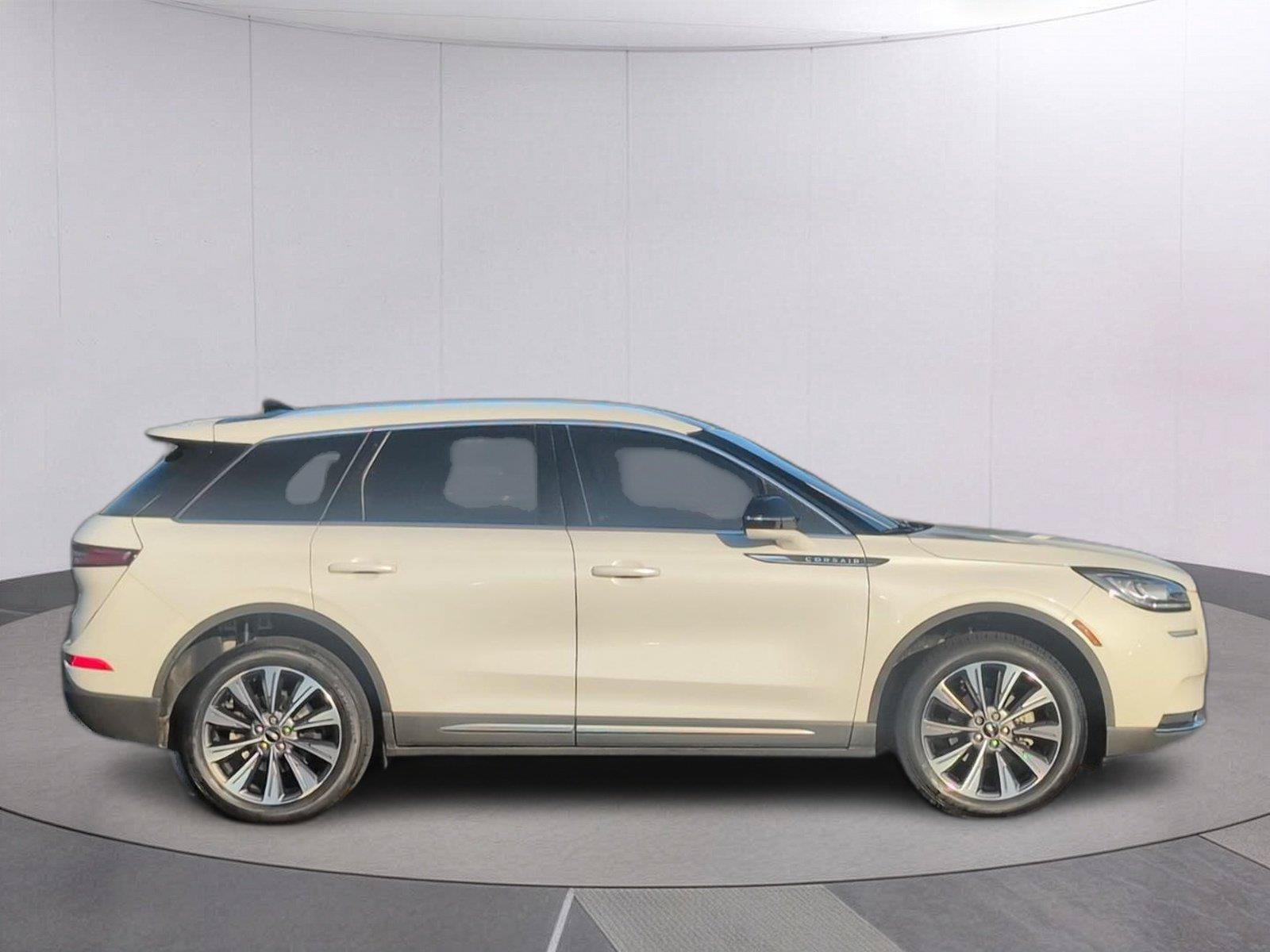 Used 2022 Lincoln Corsair Reserve w/ Elements Package FWD image 8
