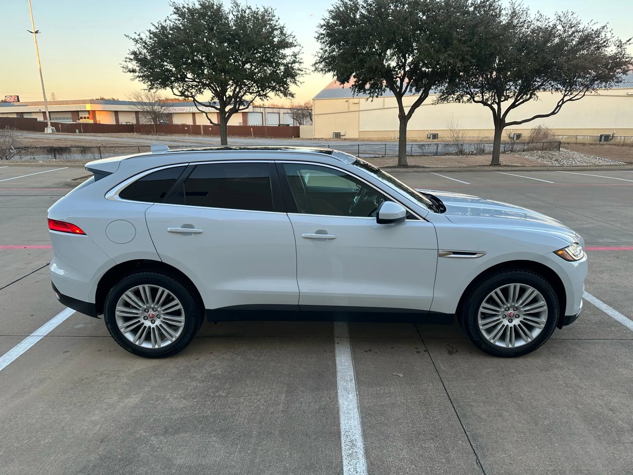 Used 2018 Jaguar F-PACE Portfolio image 6