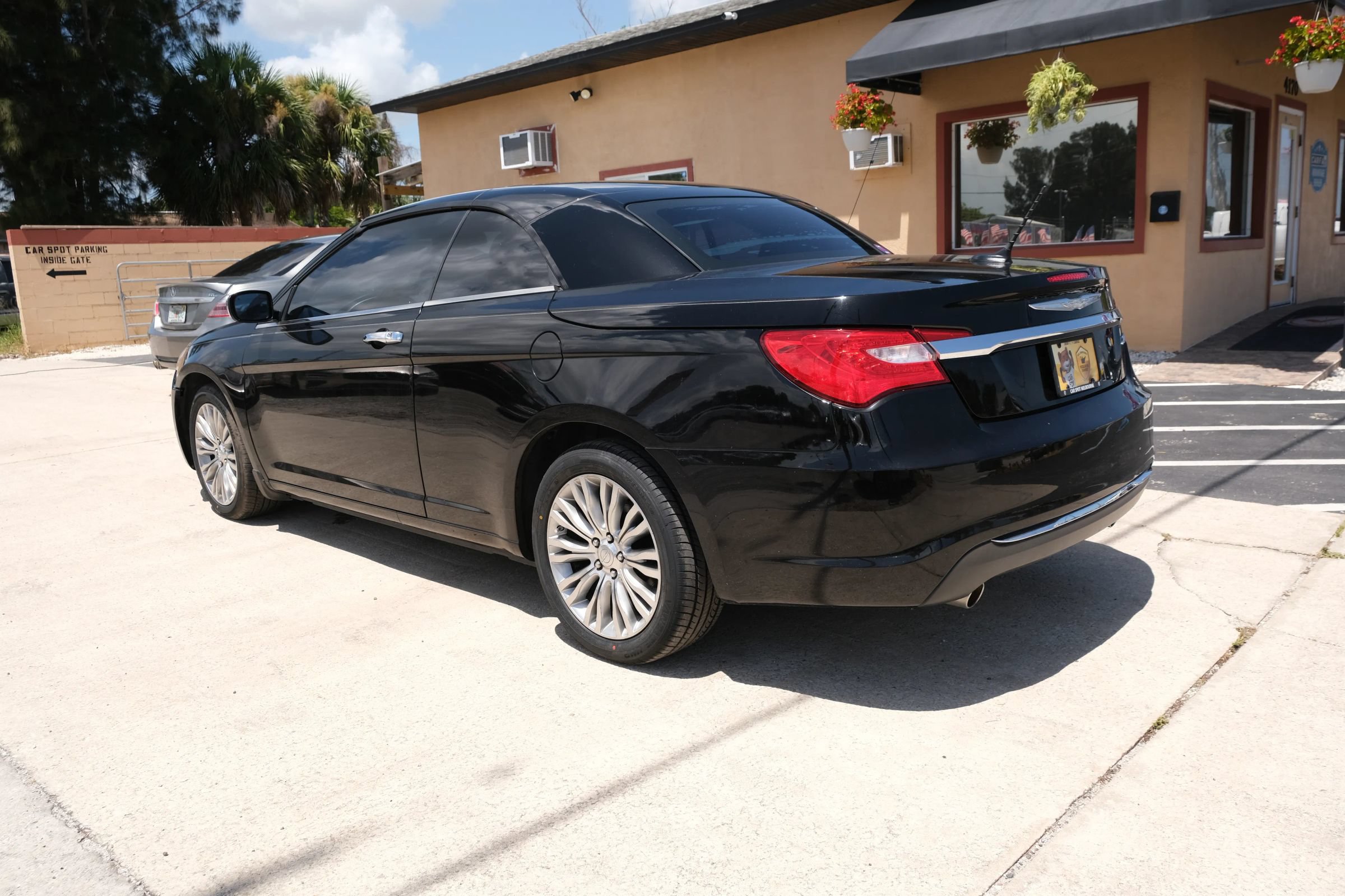 Used 2011 Chrysler 200 Limited FWD image 7