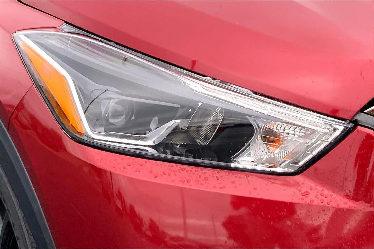 Used 2020 Nissan Kicks SR w/ SR Premium Package FWD image 28