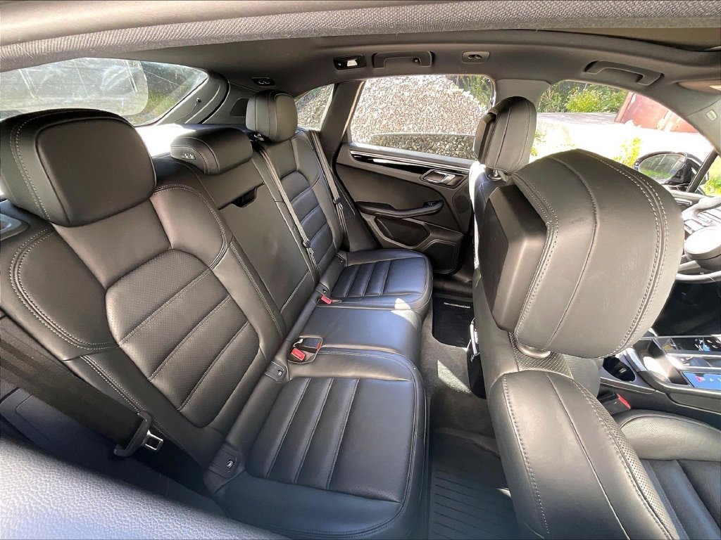Certified 2023 Porsche Macan AWD/4WD image 21