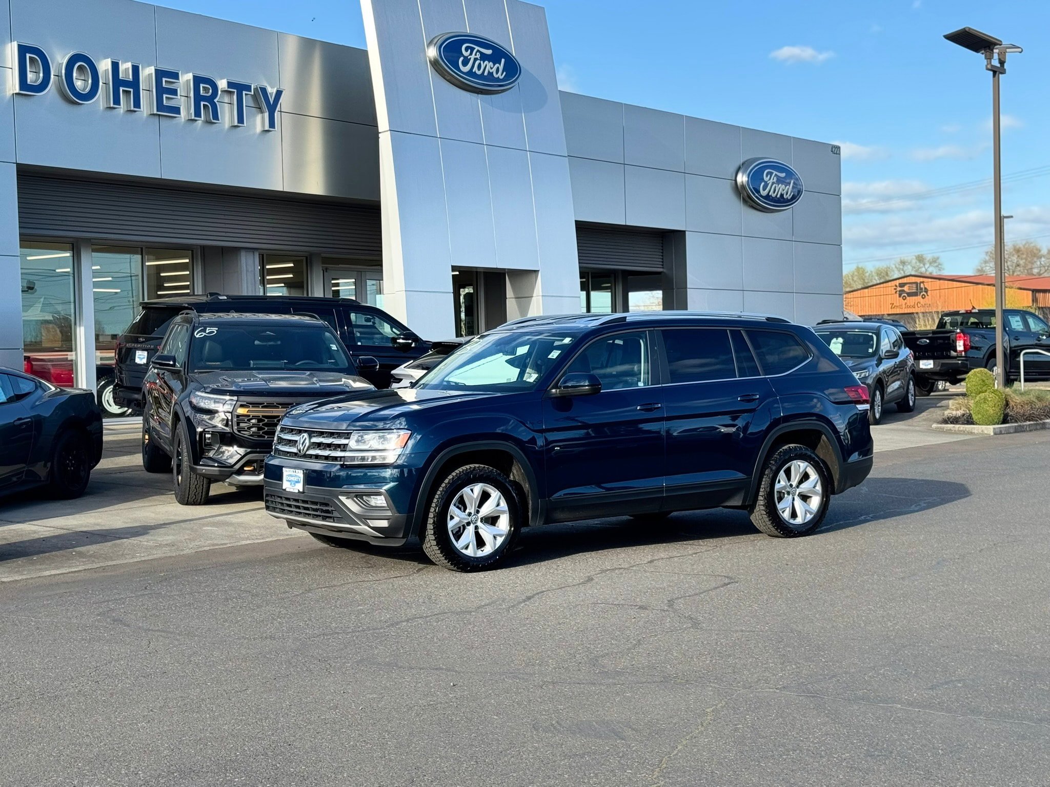Used 2019 Volkswagen Atlas SE w/ Towing Package image 1