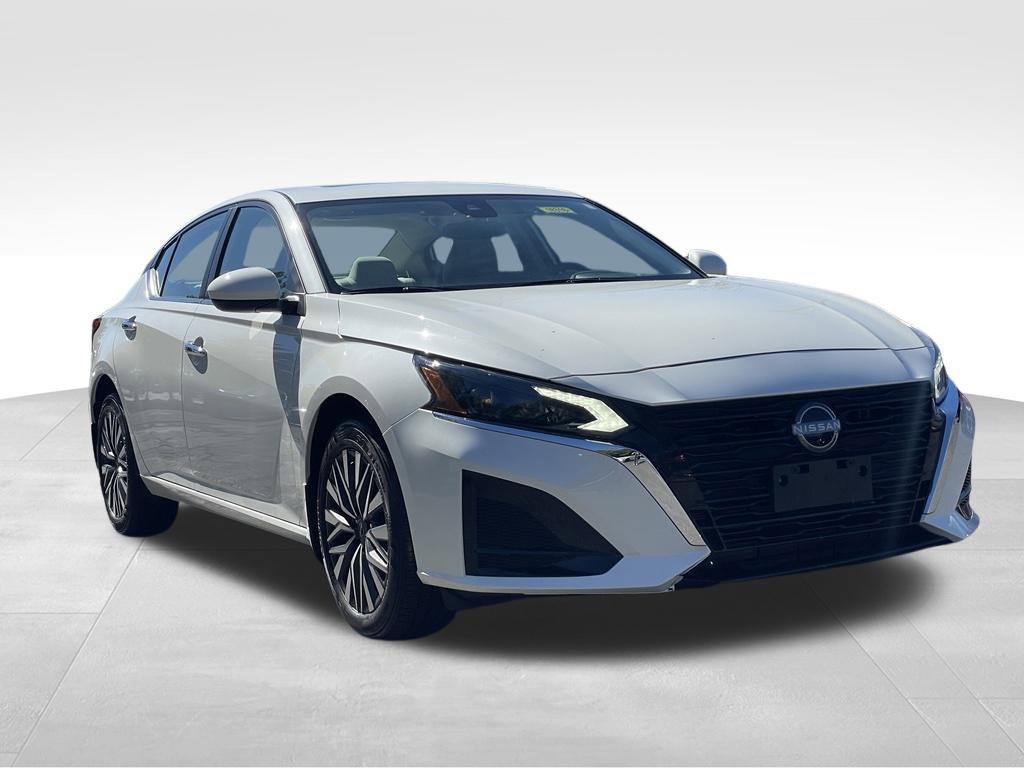 Certified 2024 Nissan Altima 2.5 SV w/ SV Premium Package AWD/4WD image 3