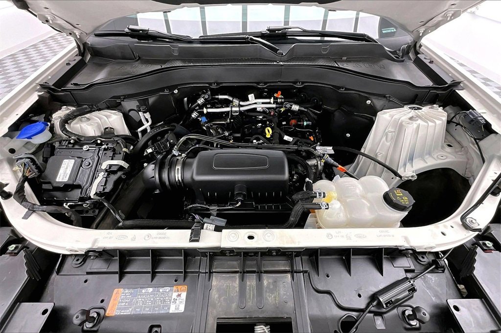 Used 2023 Ford Explorer XLT w/ Equipment Group 202A image 10