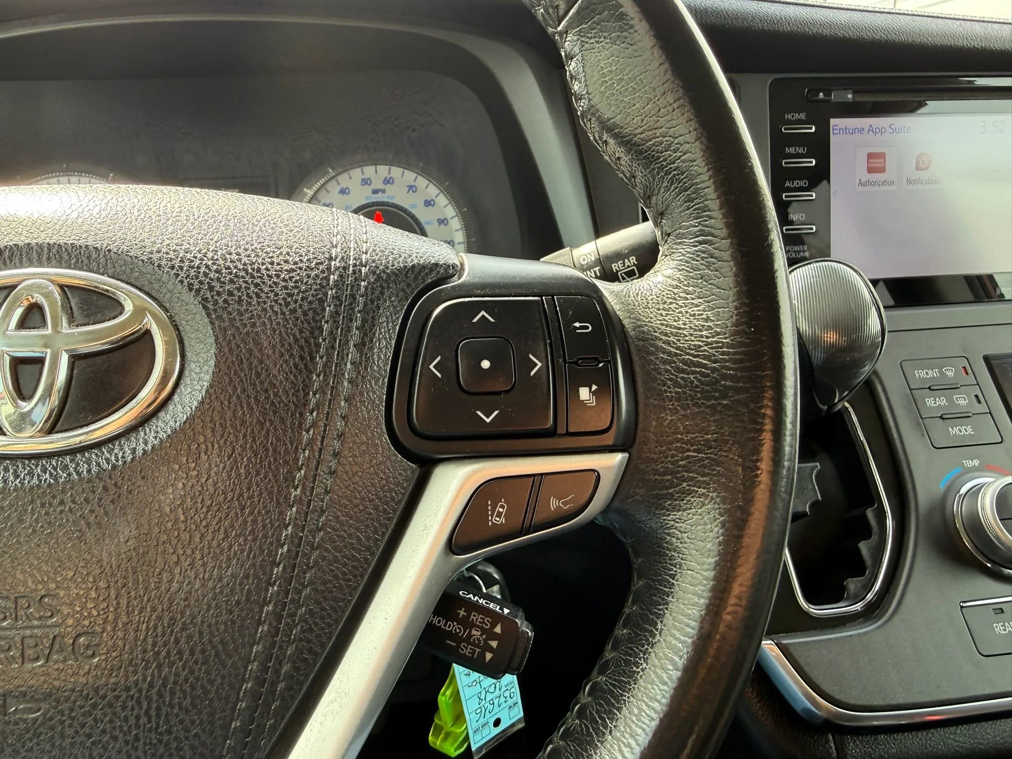 Used 2018 Toyota Sienna SE FWD image 31