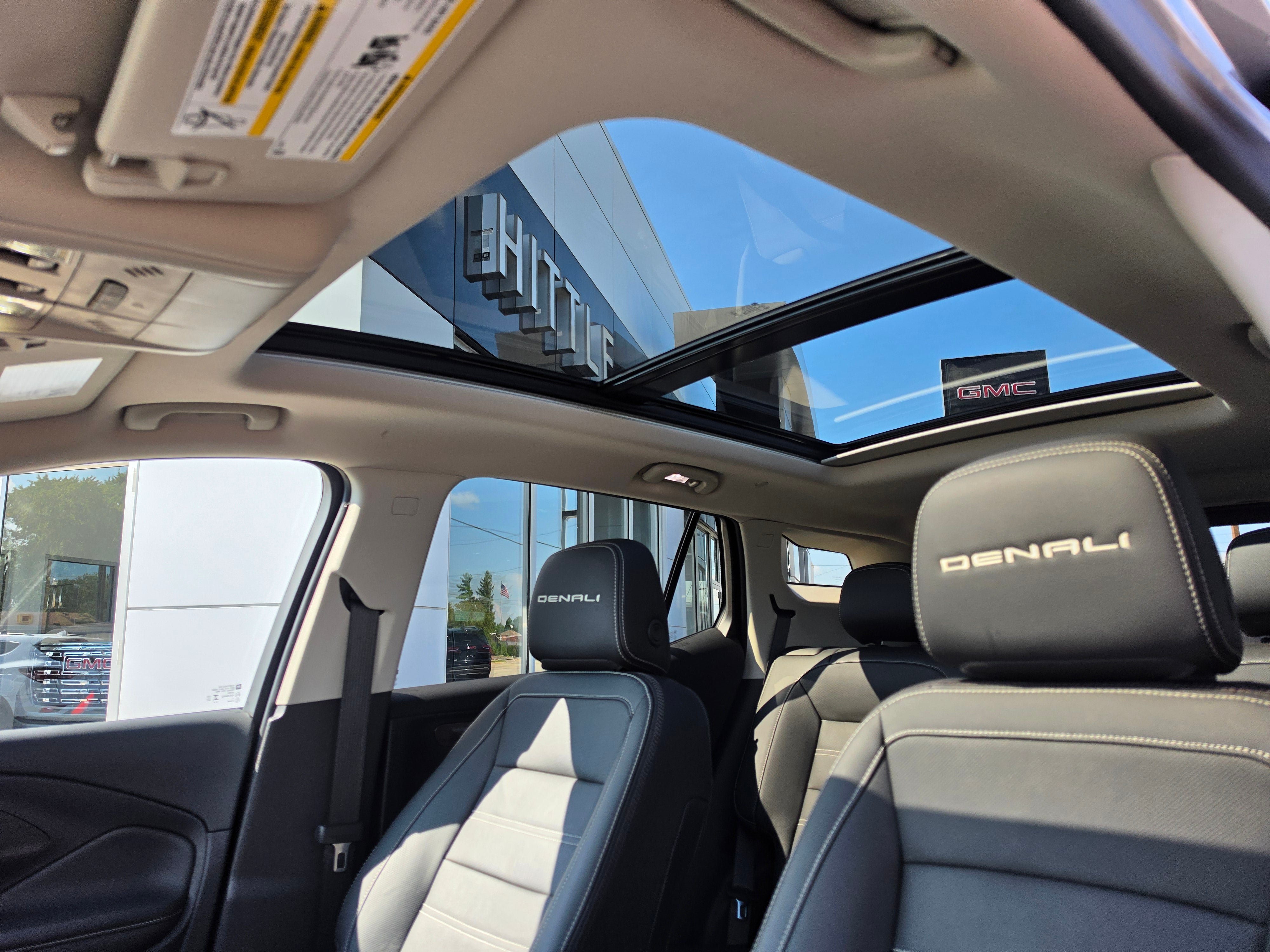 Used 2024 GMC Terrain Denali w/ Denali Premium Package AWD/4WD image 11