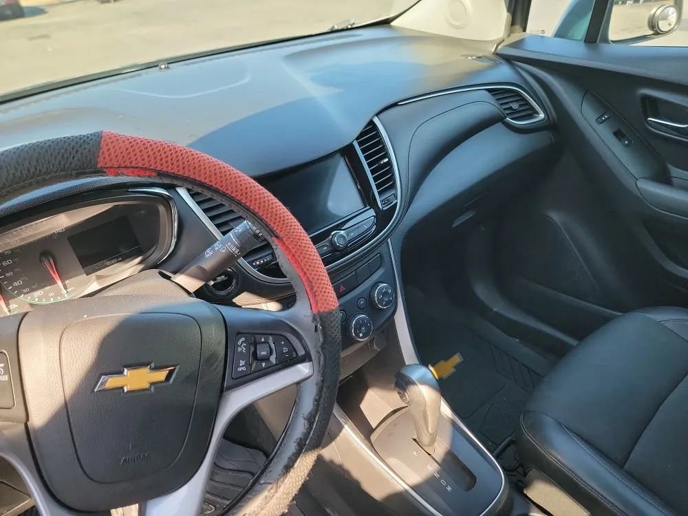 Used 2018 Chevrolet Trax LT w/ LT Convenience Package FWD image 7