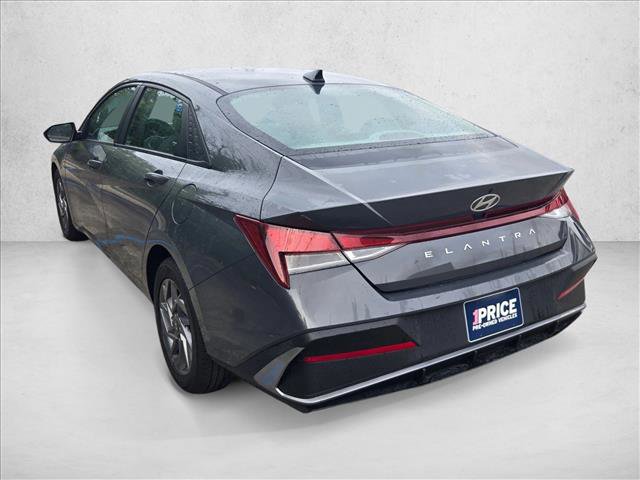 Used 2024 Hyundai Elantra SEL FWD image 7