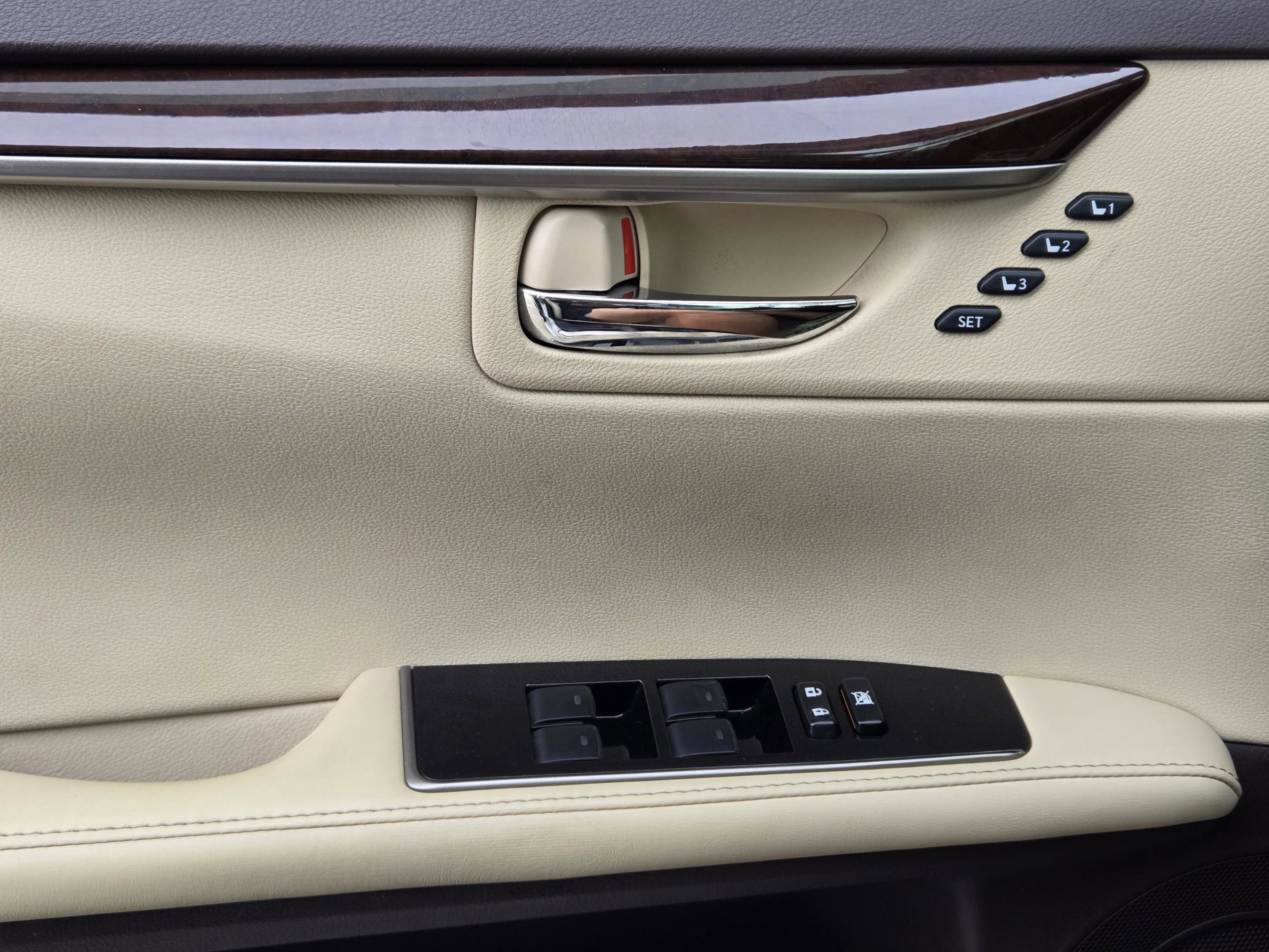 Used 2017 Lexus ES 350 w/ Luxury Package FWD image 22