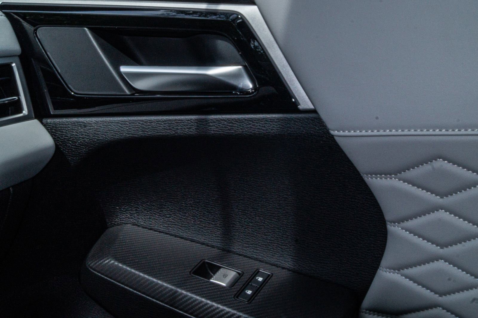 New 2025 Mitsubishi Outlander AWD image 24