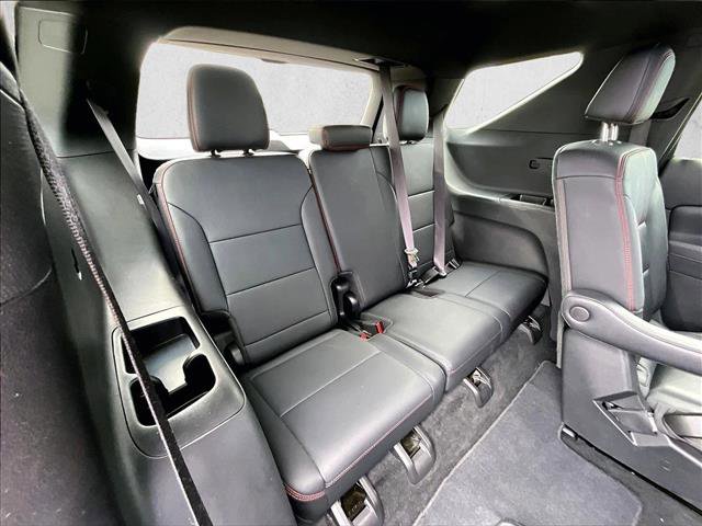Certified 2024 Chevrolet Traverse RS image 30